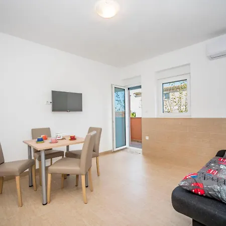 B&b-3 By Interhome Liznjan