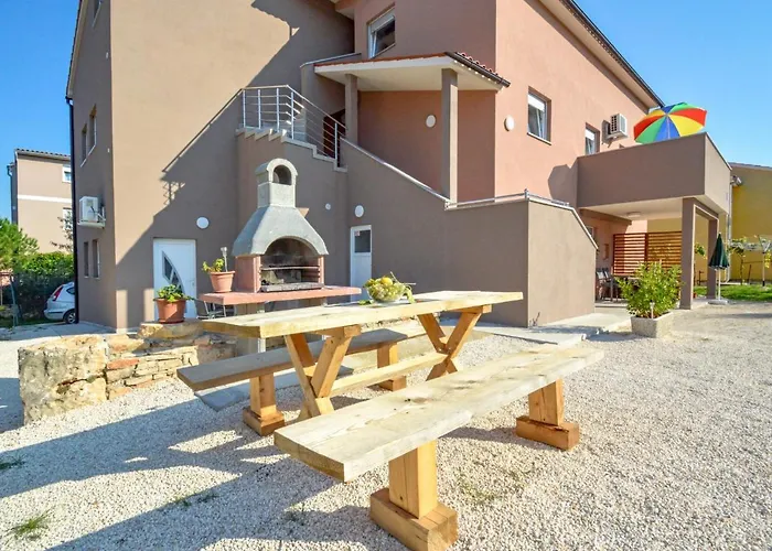 B&b-3 By Interhome Ližnjan