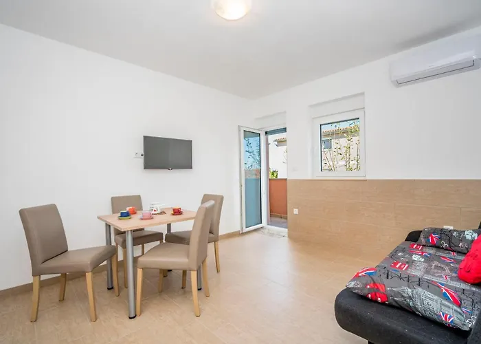 B&b-3 By Interhome Ližnjan