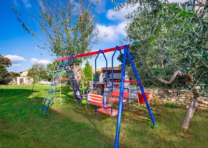 B&b-3 By Interhome * Ližnjan